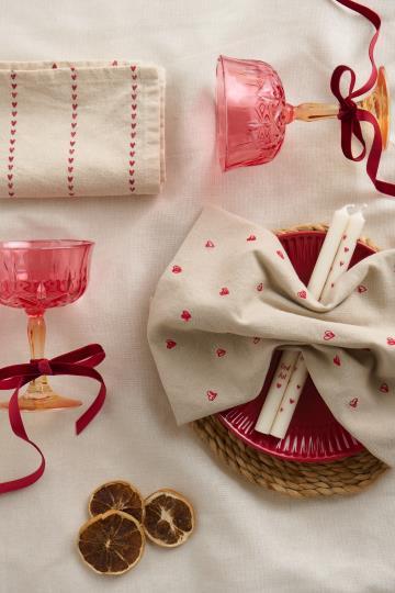 IB Laursen Serviette Tradition kleine rote Herzen 63055-76