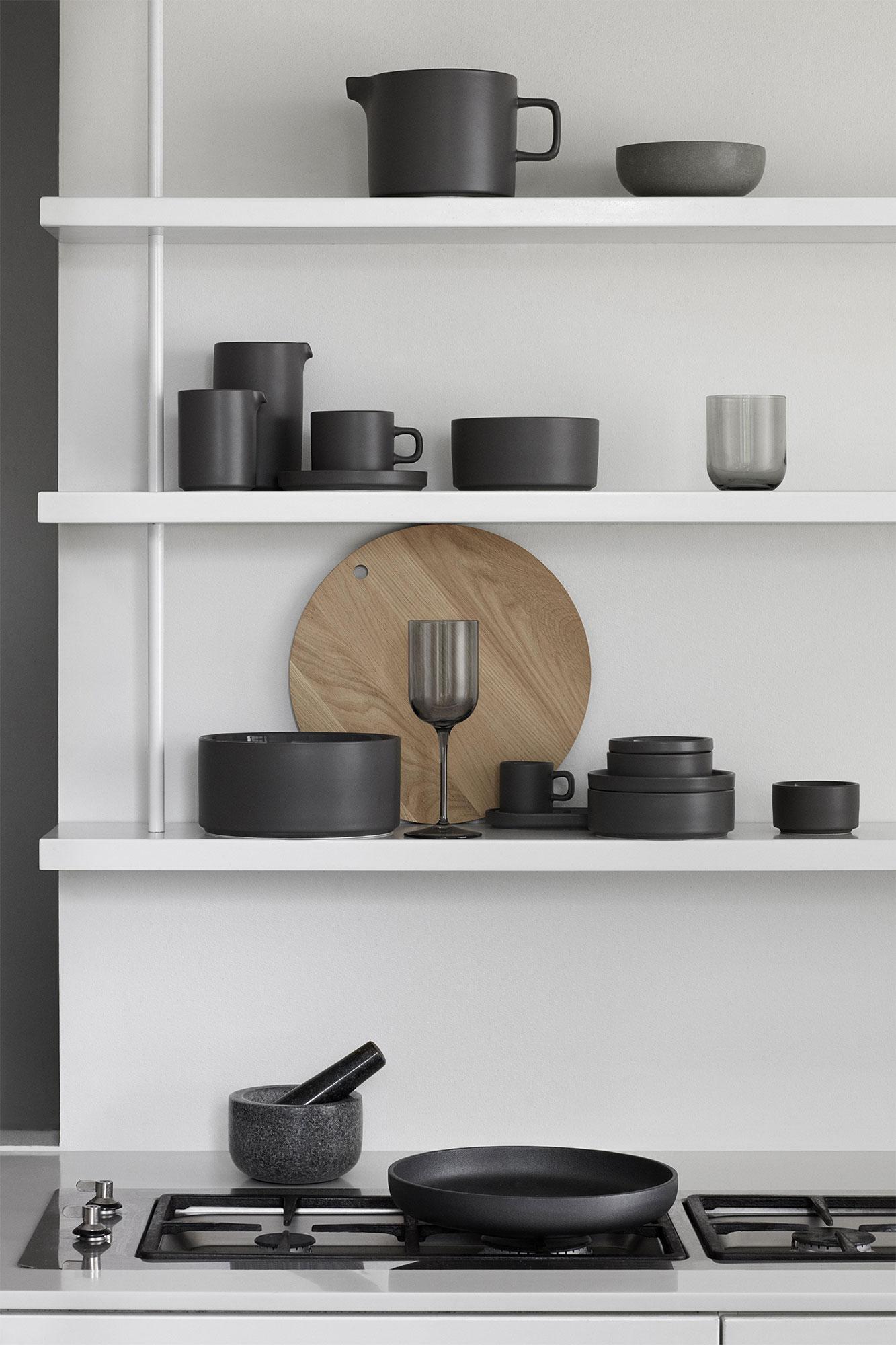 blomus Pilar 2 Espressotassen mit Ablage Set pewter zinngrau blomus Pilar 2 Espressotassen mit Ablage Set pewter zinngrau