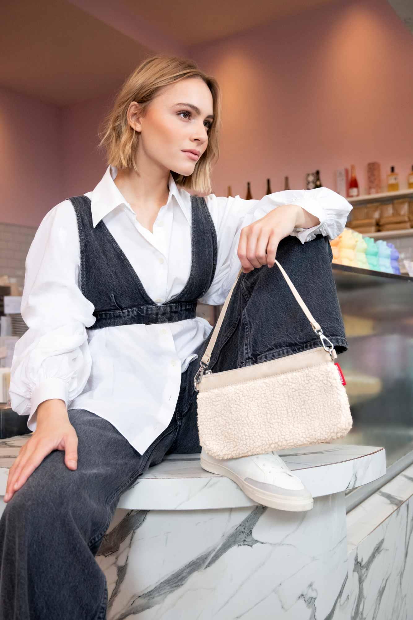 reisenthel Handtasche Mini Pouch Teddy Sand Beige LO1042