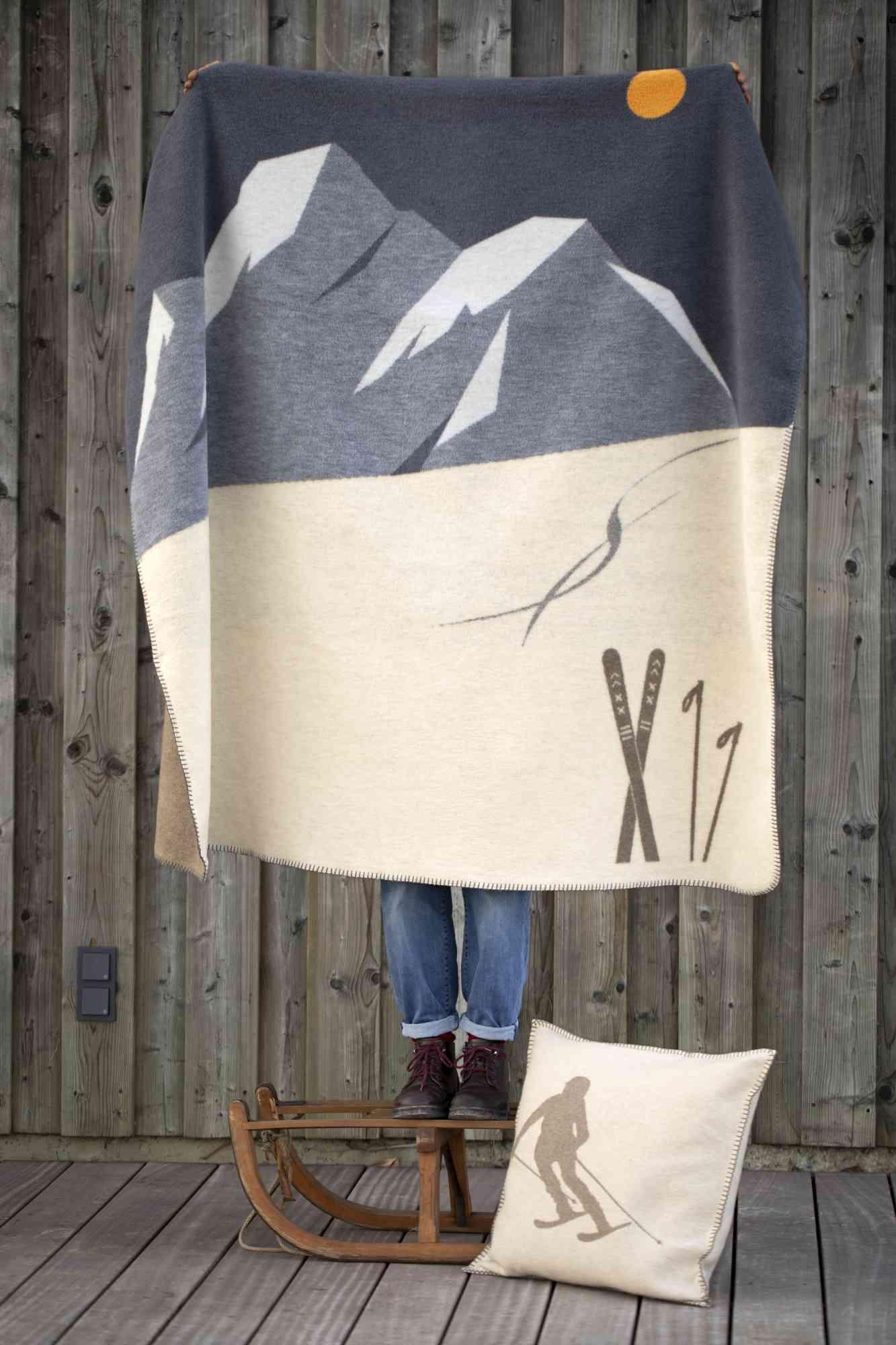 Fussenegger Kuscheldecke SAVONA skis & Spuren Grau