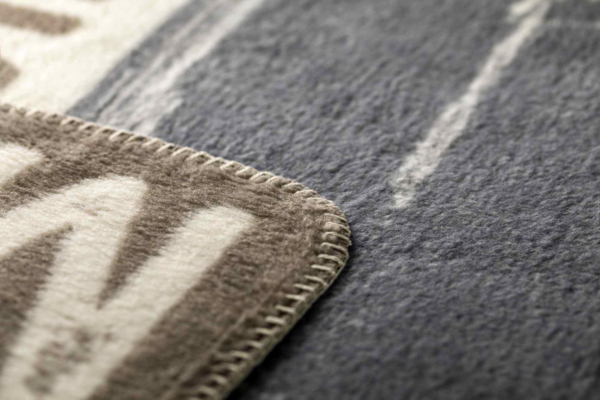 Fussenegger Kuscheldecke SAVONA Mountain Expedition Grau