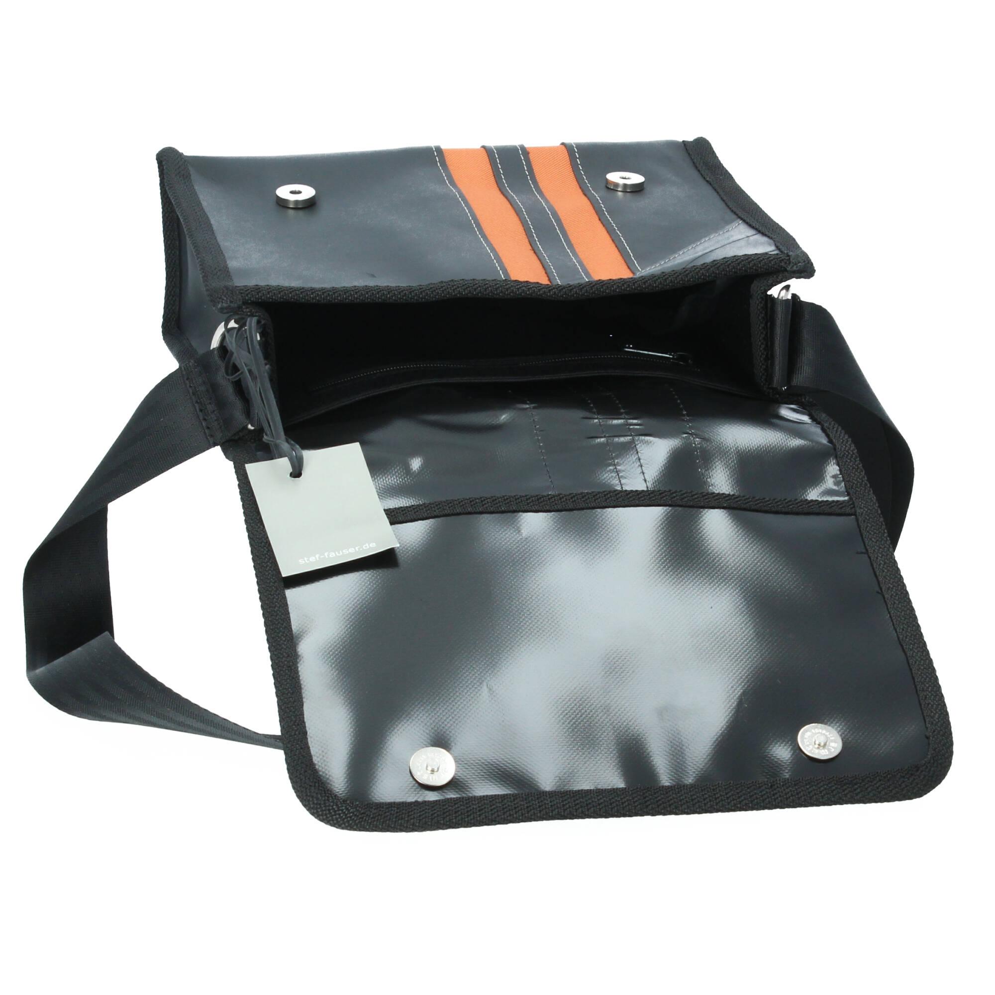 Stef Fauser Schultertasche Radlerengel small Leder 27x24x10 cm schwarz