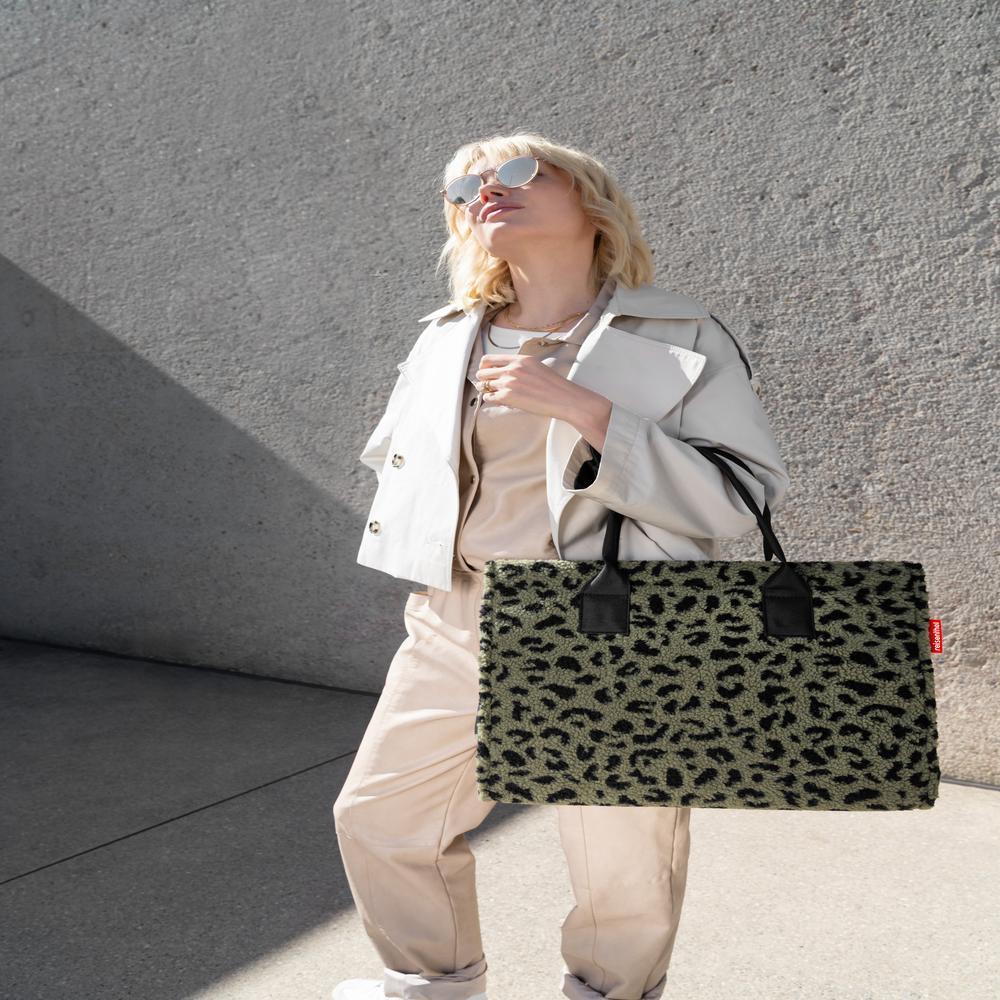 reisenthel Umhängetasche Daily Shopper Teddy Leo Olive