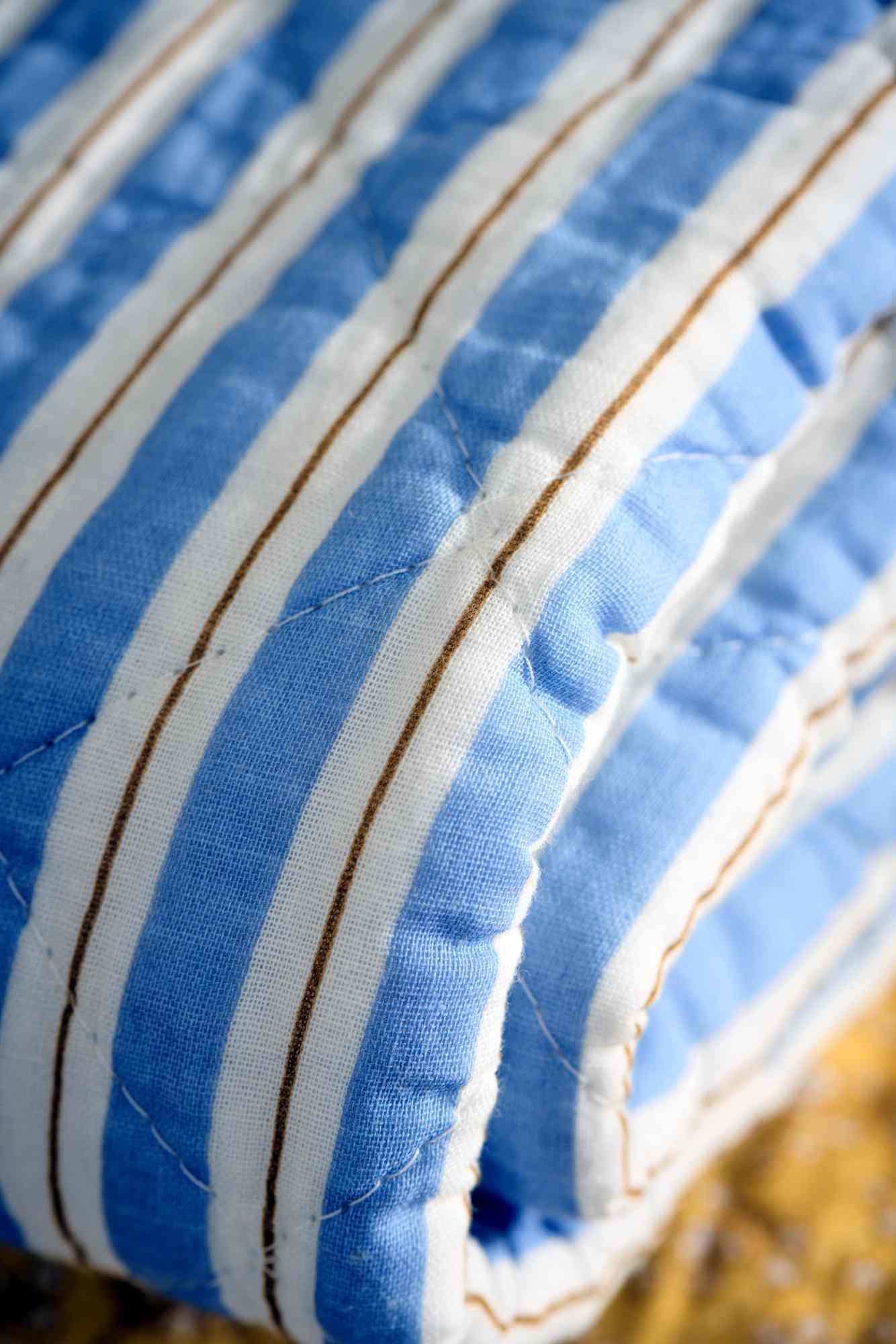 IB Laursen Tagesdecke Quilt blau-weiß braun gestreift 130x180cm