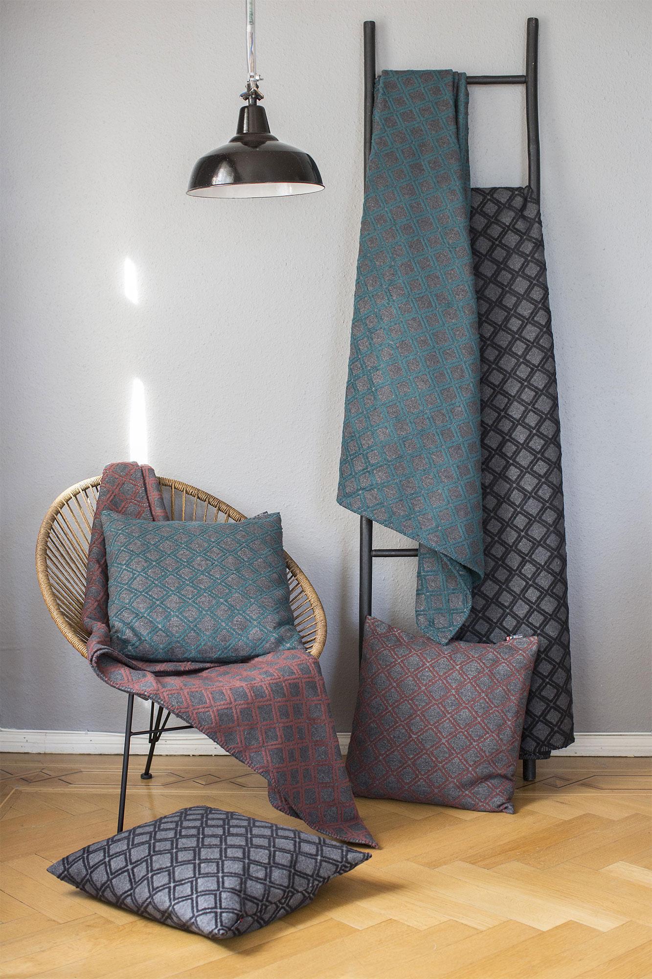 David Fussenegger Struktur Plaid DECO Rauten 130x200 cm schokobraun