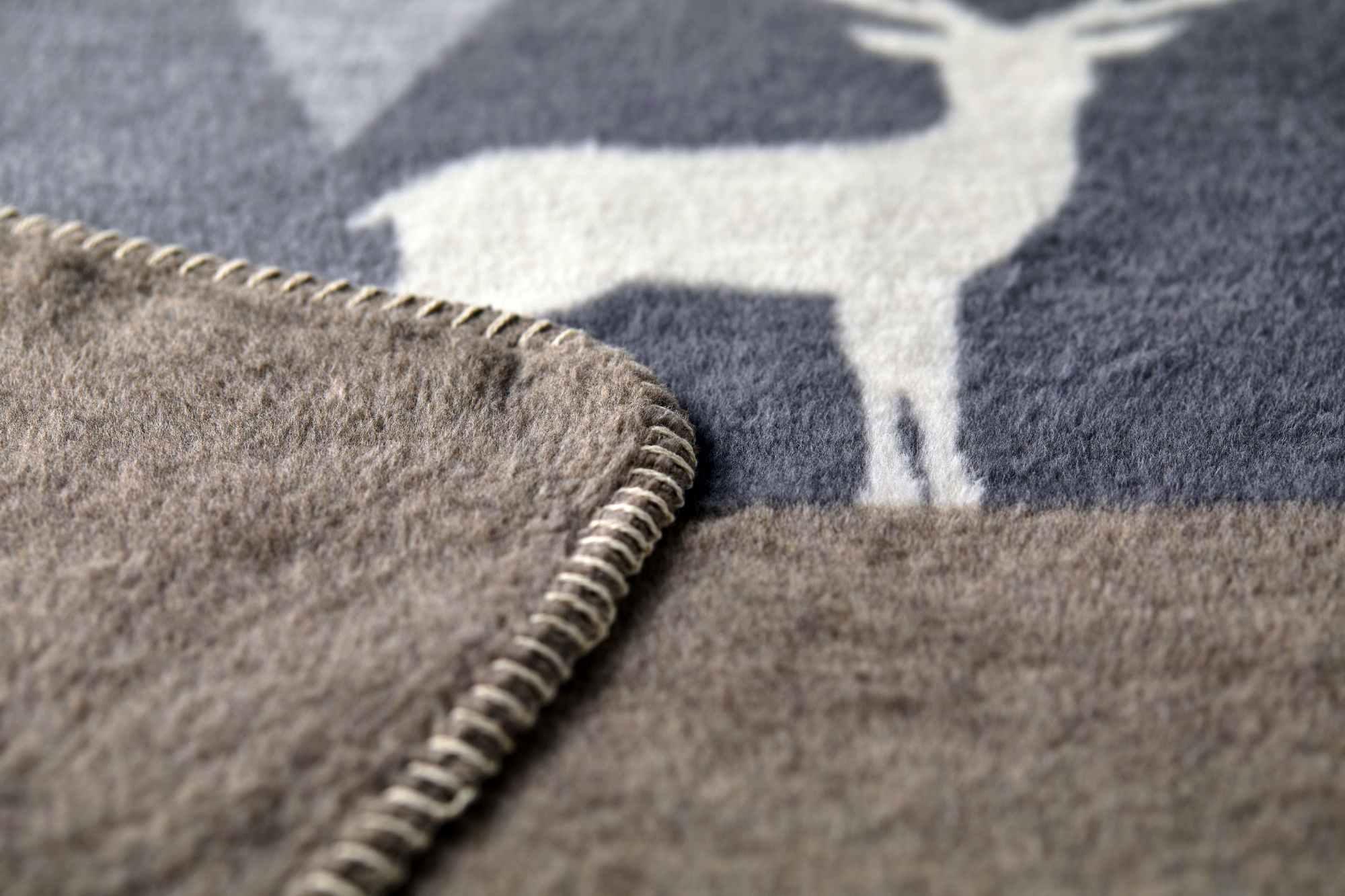 Fussenegger Kuscheldecke SAVONA Berge modern grau Fussenegger Kuscheldecke SAVONA Berge modern grau