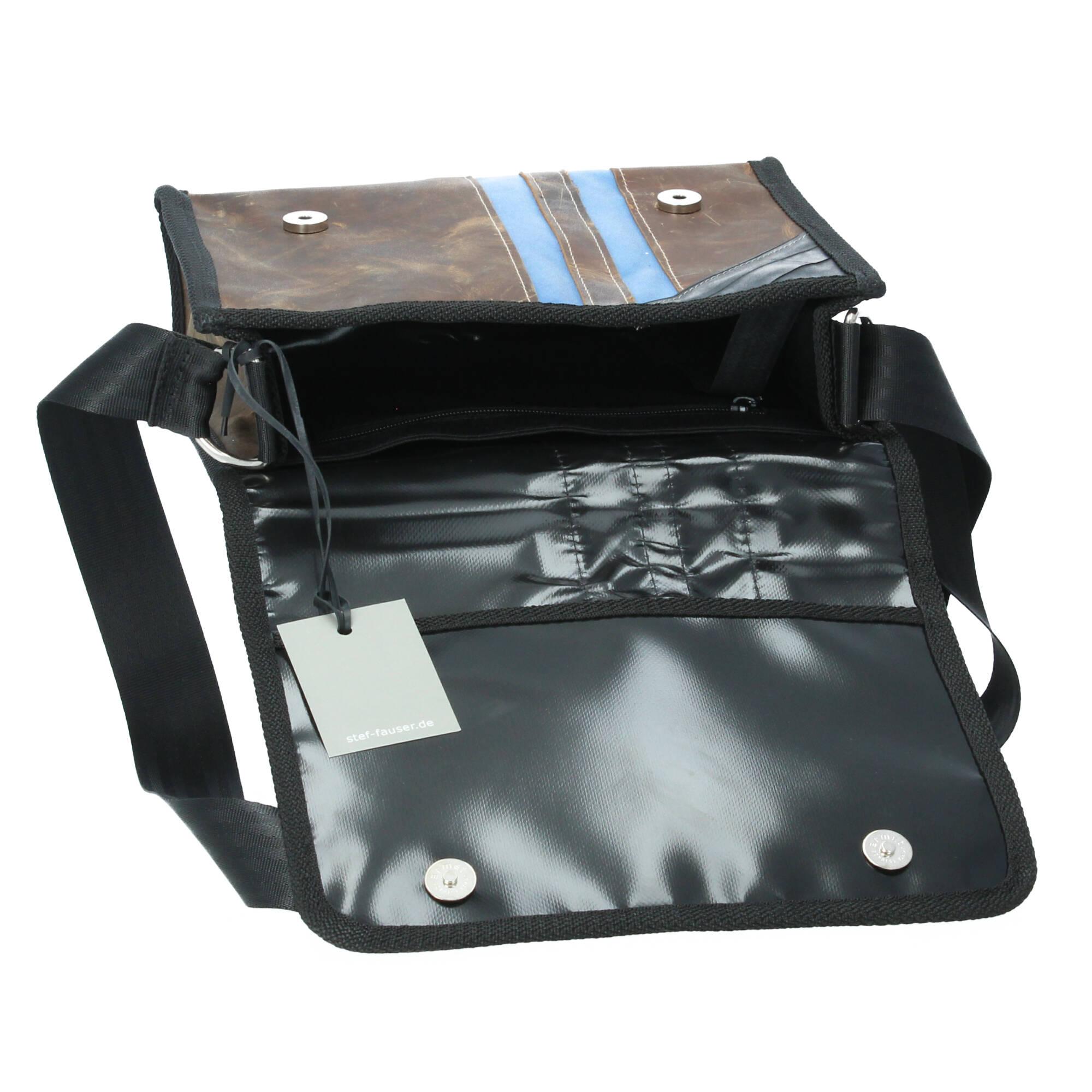Stef Fauser Schultertasche Radlerengel small Leder 27x24x10 cm hellblau