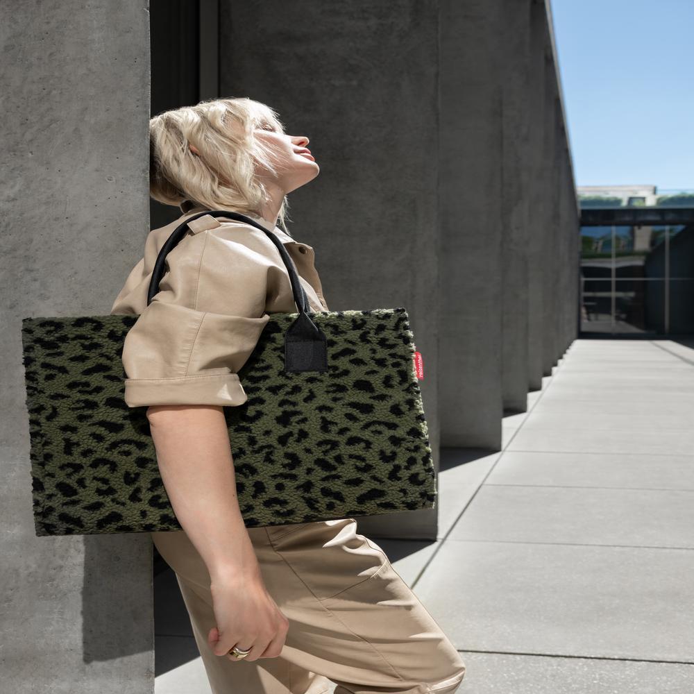 reisenthel Umhängetasche Daily Shopper Teddy Leo Olive